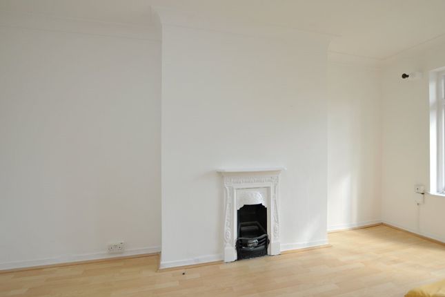 Thumbnail Flat to rent in Northwold Road, London