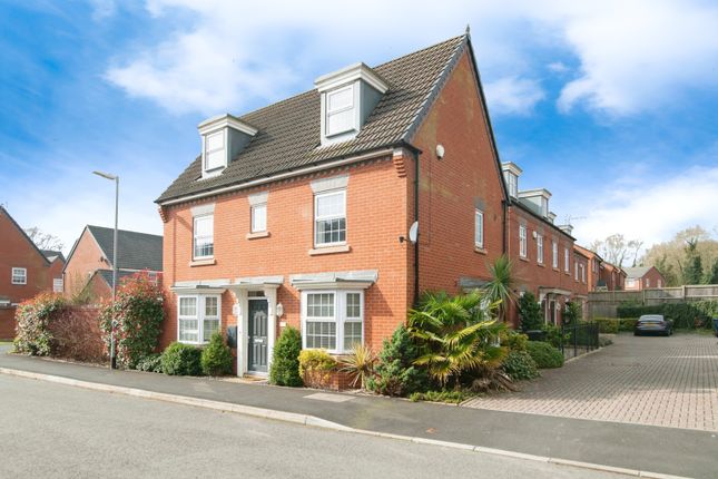 Town house for sale in Harris Close, Redditch, Worcestershire