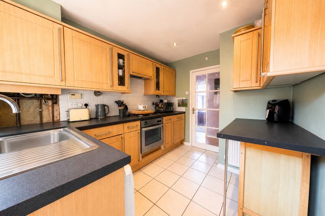 11 Grange Close, Leicester photo 4
