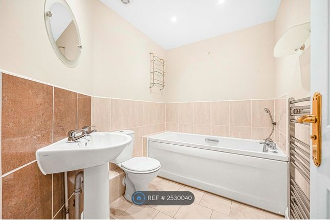 Common Bathroom (Upper Floor)