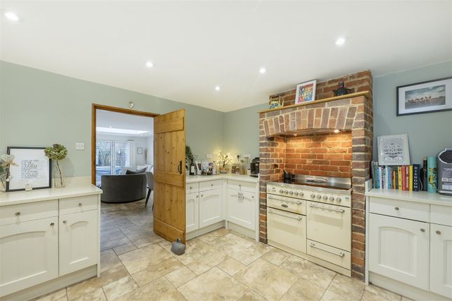 2 Windy Nook Cottages,, Bower Heath Lane, Harpenden photo 3