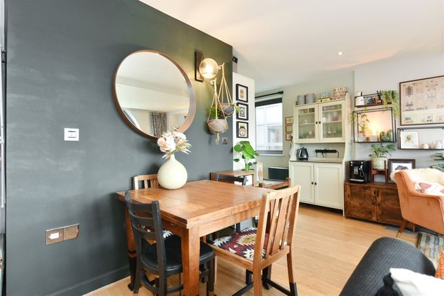Flat for sale in Wood Wharf Apartments, Horseferry Place, Greenwich