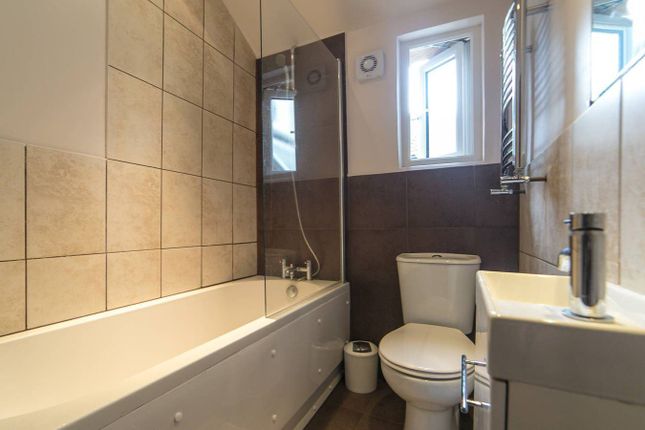 Room 5, 83 Trundleys Road, London photo 5