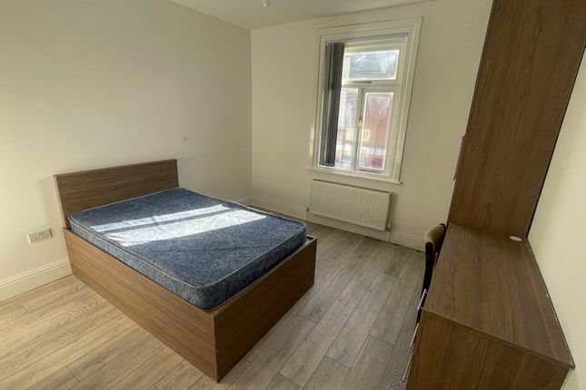 7 Thorne Grove, Fallowfield photo 4
