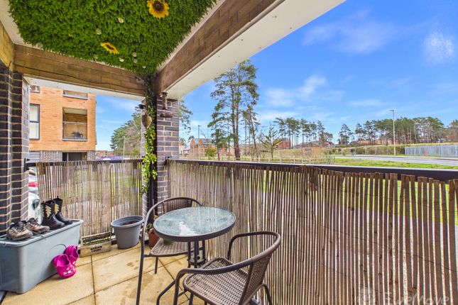 Douglas Court, Douglas Drive, Bordon photo 4