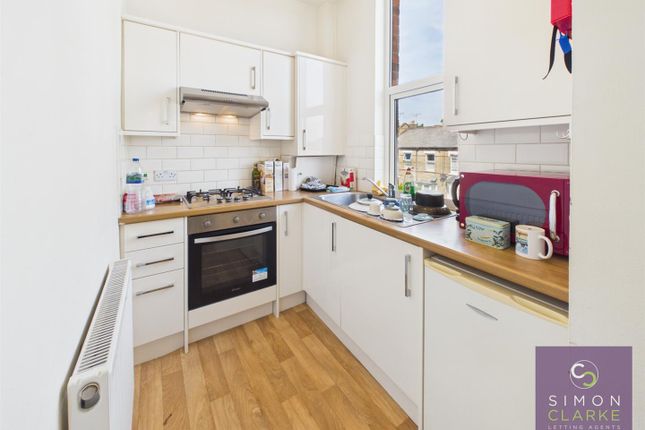 Flat 2, 1, Holly Park Road, London photo 4
