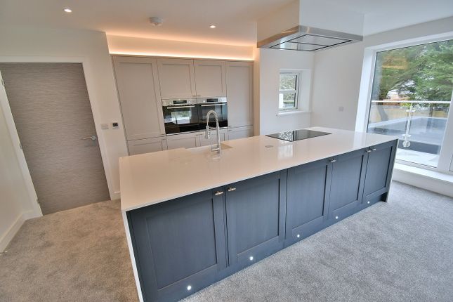 Flat 5 Thomas Court, Golf Links Road, Ferndown photo 4