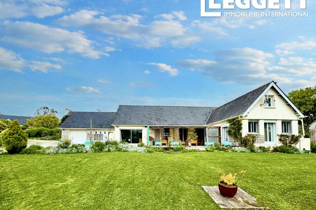 Villa for sale in Landeleau, Finistère, Bretagne