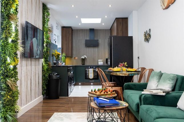 A Modern And Inviting Open-Plan Living Room And Ki...
