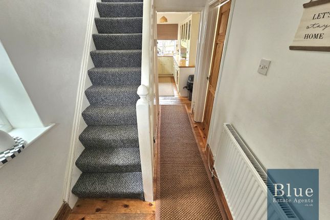 16, Buckland Crescent, Windsor photo 2