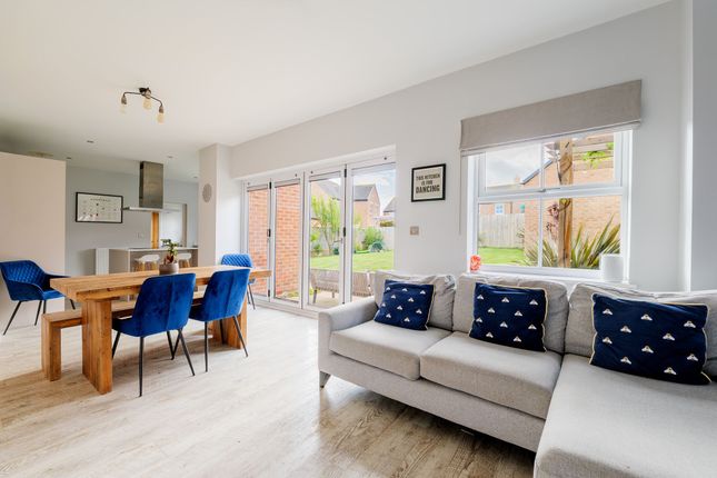 18 Fairway Lane, Newcastle Upon Tyne photo 2