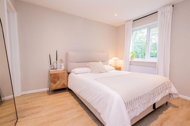 55, Albert Road, Bagshot photo 4