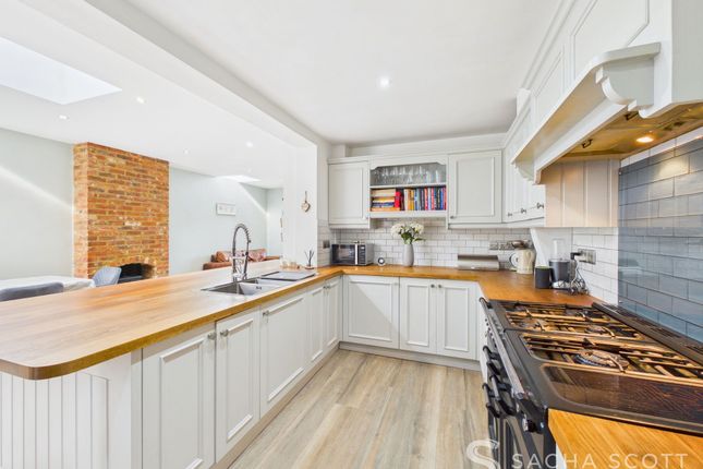 40 Meadow Walk, Tadworth photo 3