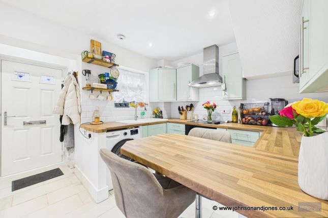 5, Cornhill Close, Addlestone photo 4