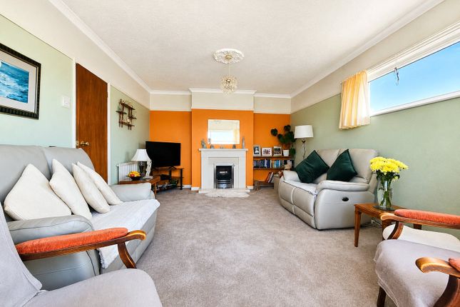 11, Clinton Close, Cornwall photo 2