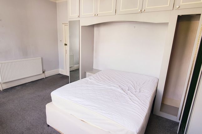 56, Pitcairn Road, Mitcham photo 3