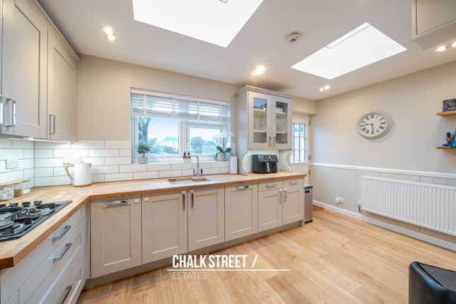 35, Bruce Avenue, Hornchurch photo 2