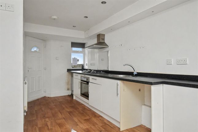 31, Chelveston Drive, Corby photo 4