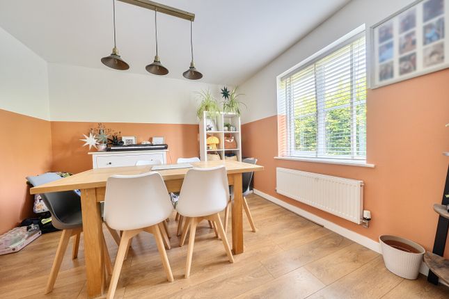 16, Laxton Way, Bedford photo 3