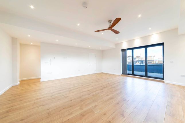 Flat 25, Lancia House, London photo 3