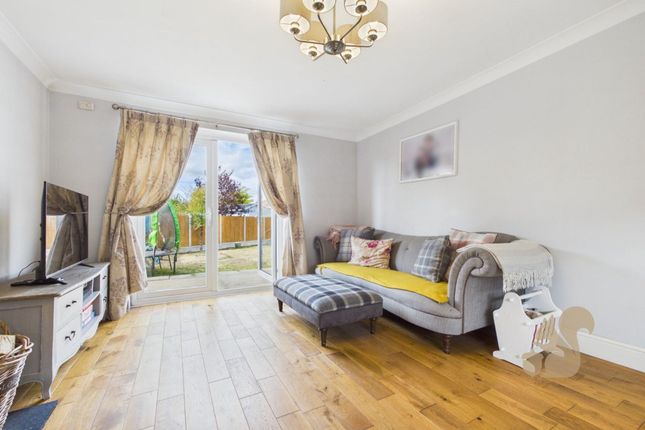 3 Gainsborough Close, Colchester photo 4