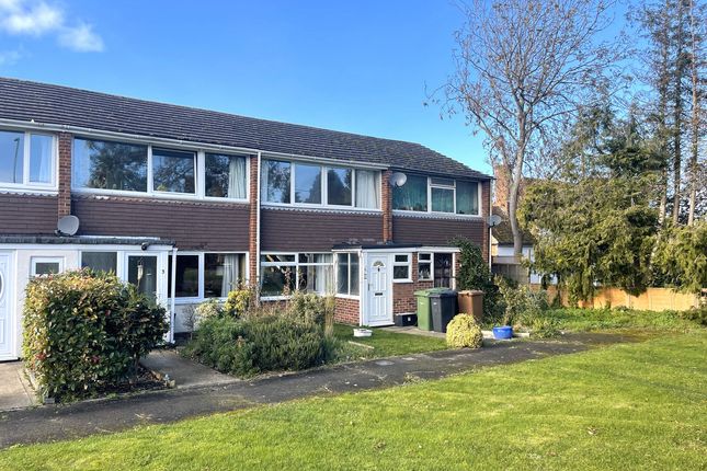 Thumbnail Terraced house for sale in Kingfishers, Grove