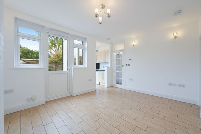 197 Thornhill Road, Surbiton photo 3