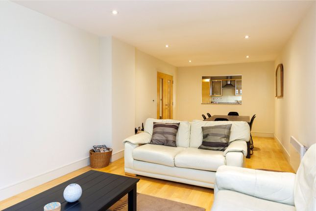 Flat for sale in Fennel Apartments, 3 Cayenne Court, London