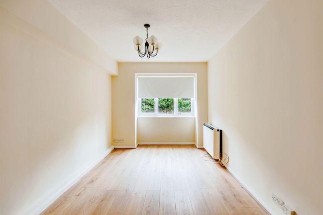 Flat for sale in Station Road, Redhill