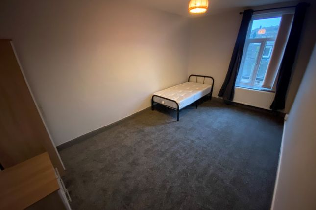 Room to rent in Beckett Street, Batley