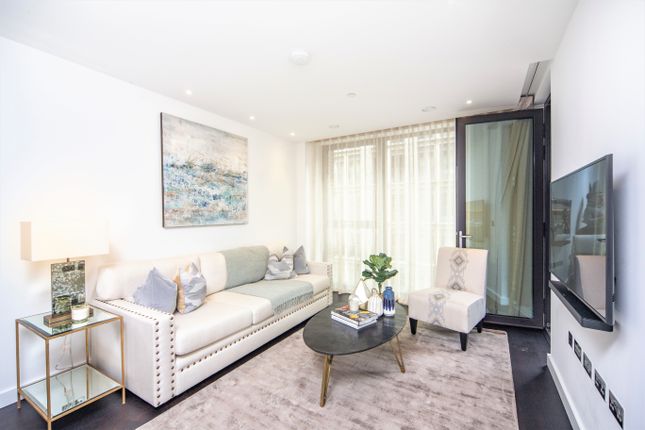 Flat to rent in Charles Clowes Walk, London