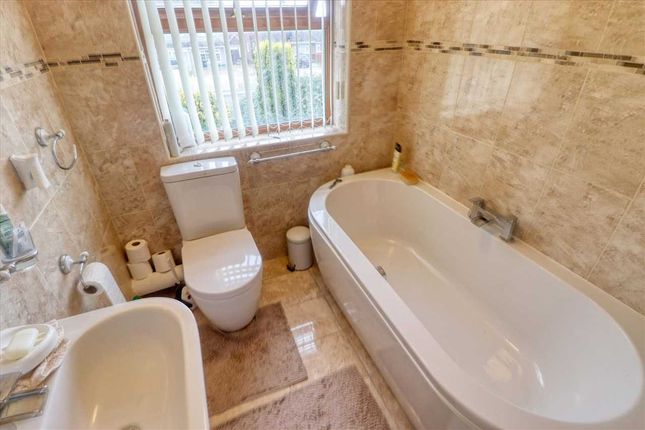 110, Jaywick Lane, Clacton on Sea photo 5