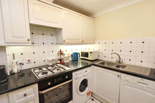 Flat 15, Aurora Court 14A Sunset Avenue, Woodford Green photo 3