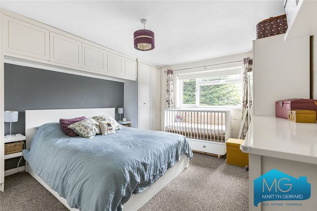 Flat for sale in Windsor Court, Southgate, London