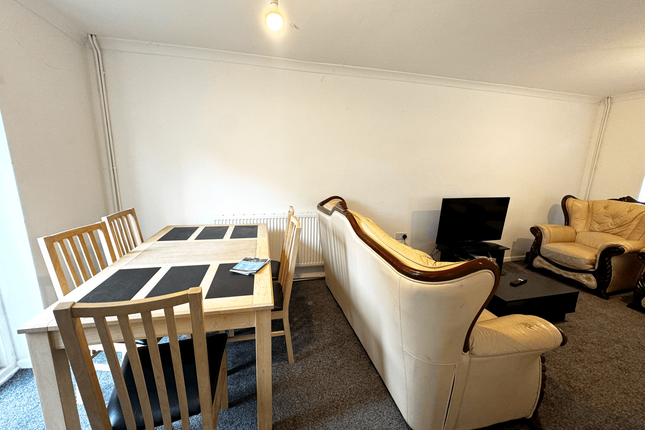 5, Cloverlands, Crawley photo 5