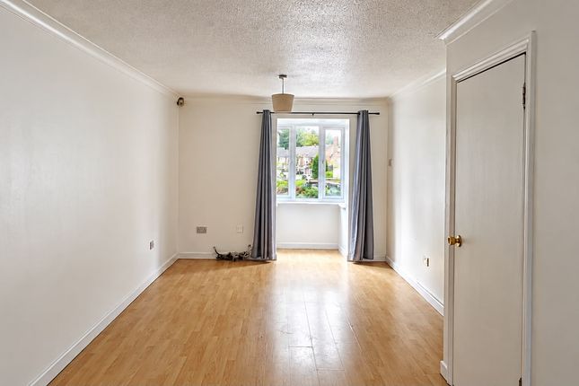 11, Petunia Court, Luton photo 4