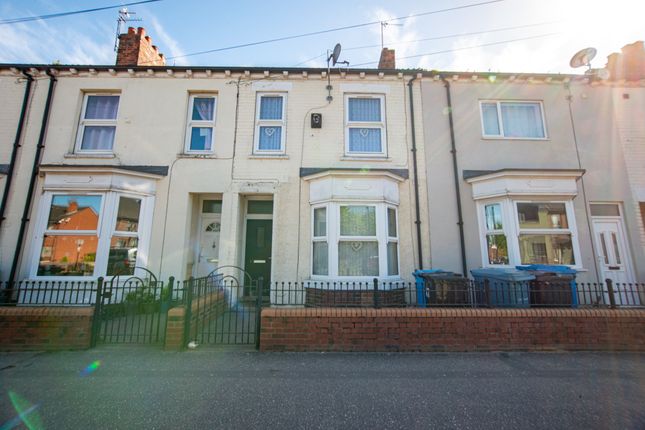 Thumbnail Semi-detached house to rent in Hawthorn Avenue, Hull