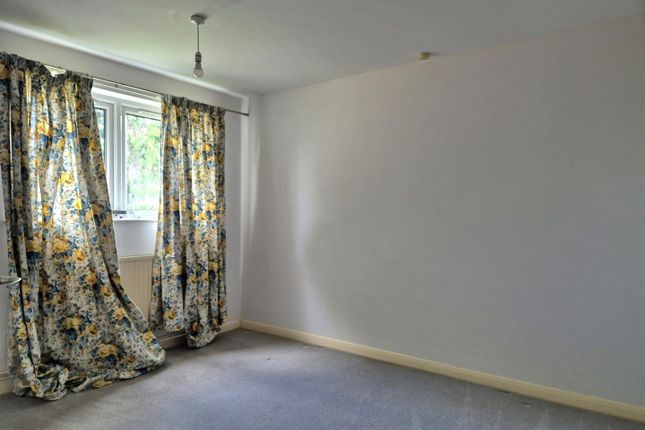 24, Heathfield Way, Nailsea photo 4