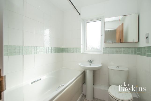 6, Badger Close, Swindon photo 4