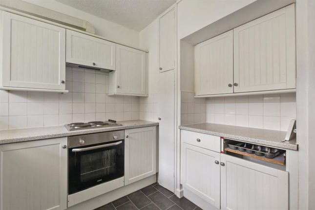 11-Bc06Gcpmsc - 60 Dobson Close - Kitchen 2 -Origi