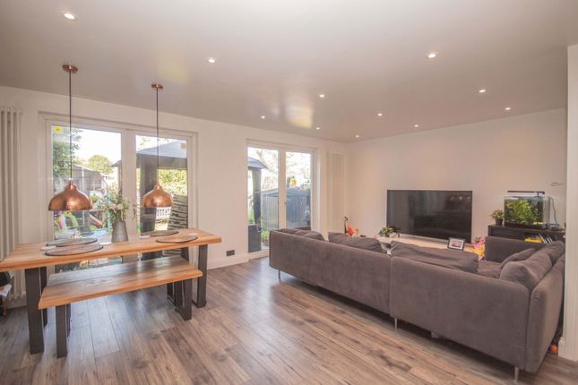 15, Wyevale Close, Pinner photo 4