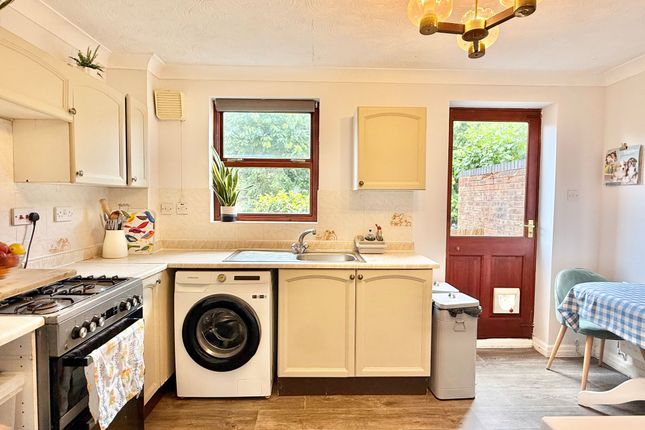 7 Brocks Close, Southampton photo 4