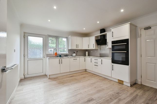 12, Clos Nant-y-Ci, Ammanford photo 3