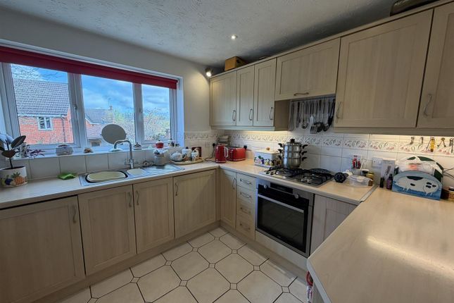 92, Edgehill Drive, Daventry photo 2