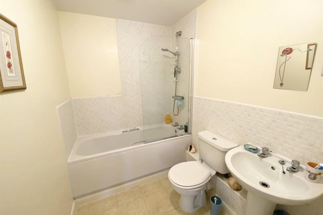 Flat for sale in Loughland Close, Blaby, Leicester