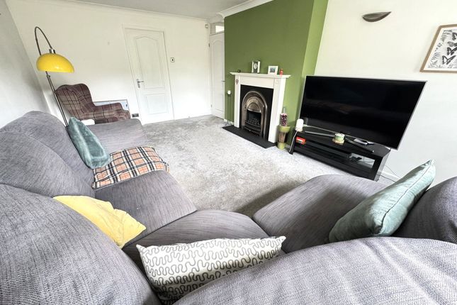 32 Farbrook Way, Willenhall photo 3