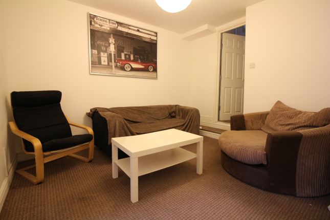 5-bed terraced on 1, Llantrisant Street, Cardiff, £2,600/mo