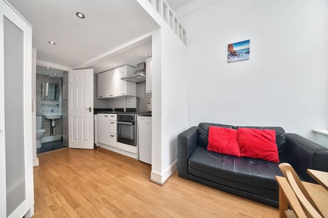 Flat 15, 36, Penywern Road, London photo 4