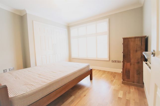 Flat for sale in Latchmere Road, Clapham