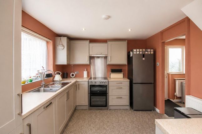 31, Hardie Road, Wakefield photo 2